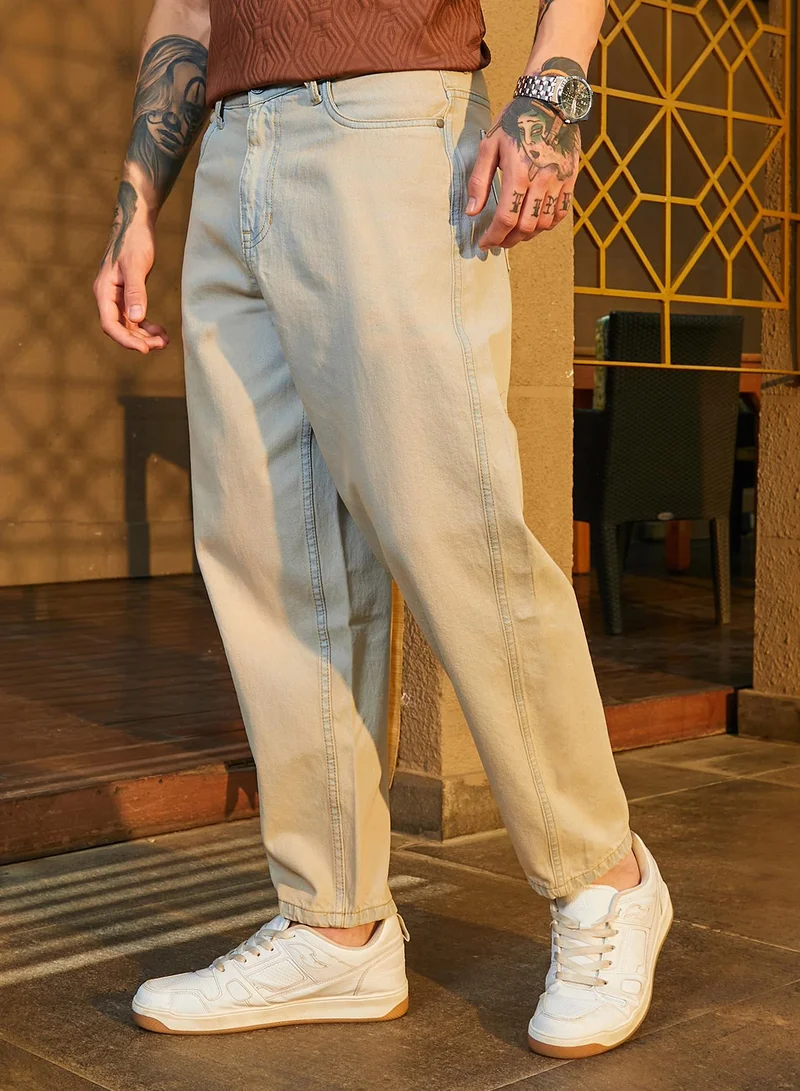 Men's Light Blue Light-Wash Carrot-Fit Denim Jeans For Casual Wear | Mid-Rise | Regular Fit | Button Closure | Denim Jeans Crafted With Comfort Fit For Everyday Wear